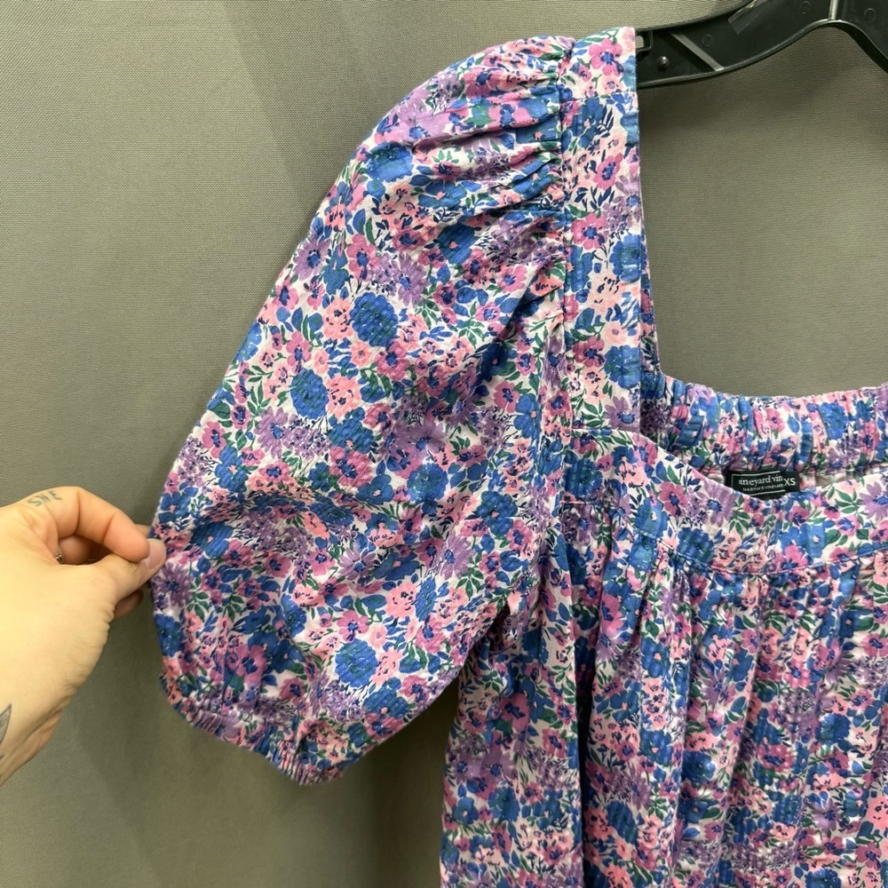 Vineyard Vines Size XS Floral Puff Sleeve Blouse - Blue and Pink - Picture 3 of 8